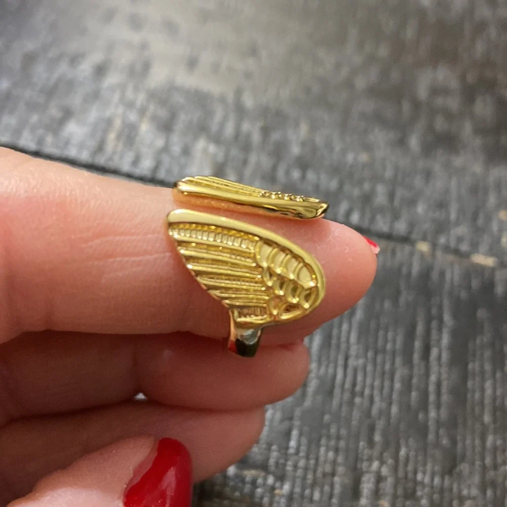 NWOT Size 6.5 Gold Tone Angel Wing Adjustable Ring!